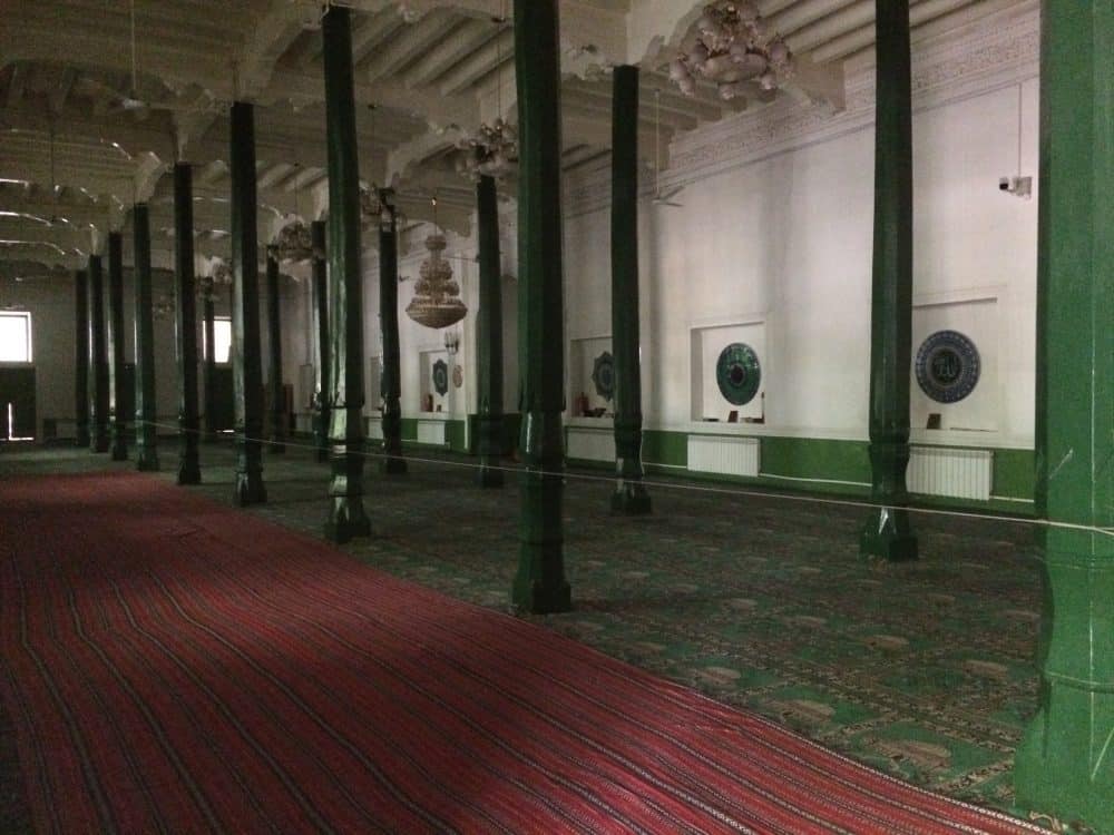 ruang solat Masjid Id Kah